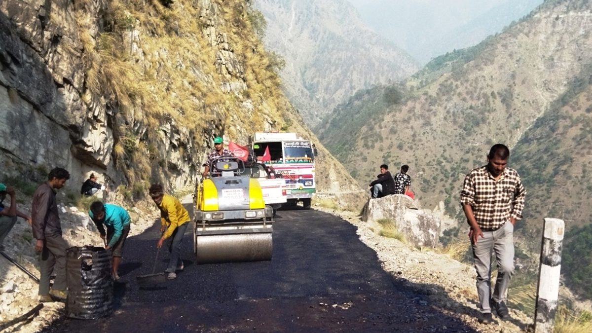 कर्णाली राजमार्गको स्तरवृद्धि गरिँदै